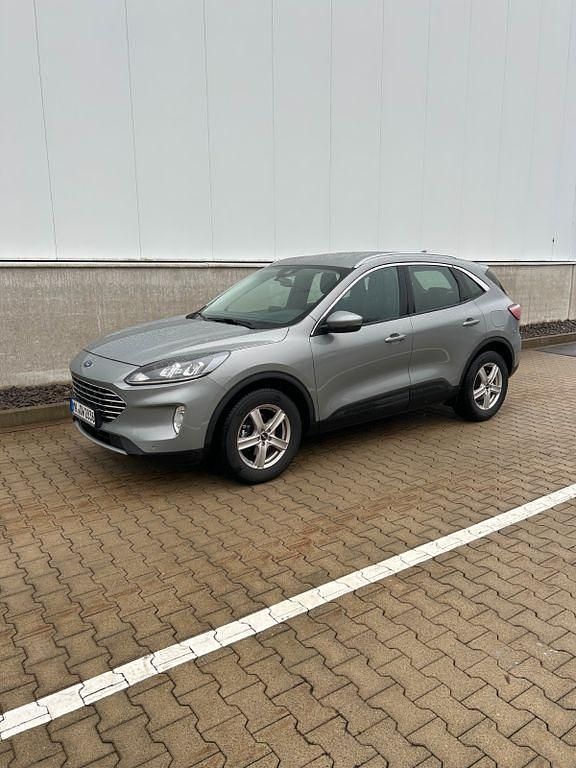 Silber Gebraucht 2023 Ford Kuga Titanium SUV | 20.450 € (Superpreis) - Bild 1/4