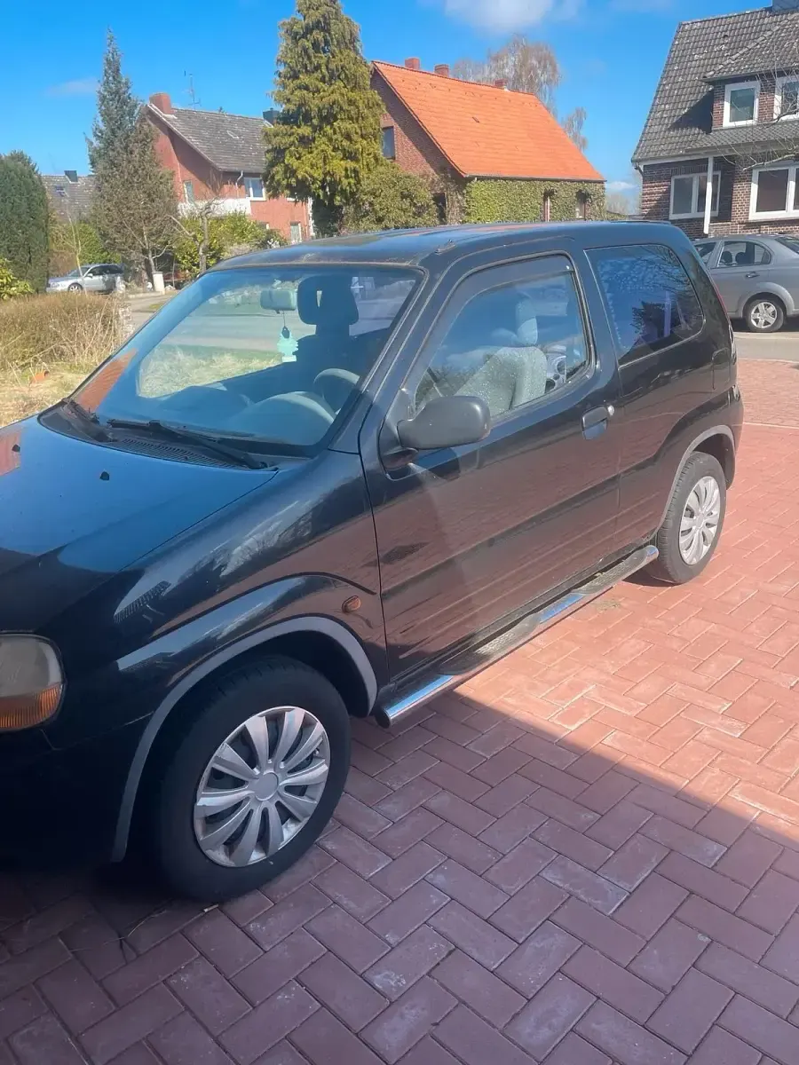 Gebraucht Suzuki Ignis 83 PS (61 kW) 2001 Schwarz Kleinwagen