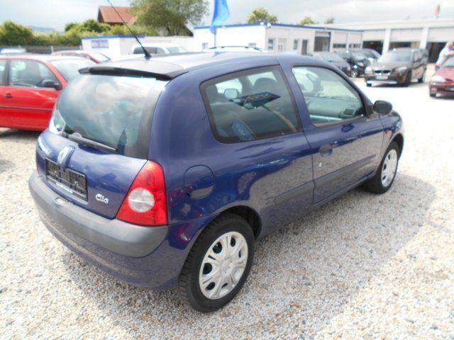 Gebraucht Renault Clio II 75 PS (55 kW) 2002 Blau metallic Limousine