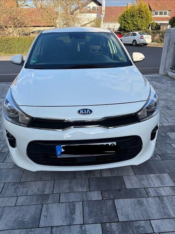 Gebraucht Kia Rio DREAM-TEAM Edition 99 PS (72 kW) 2017 Weiß Limousine