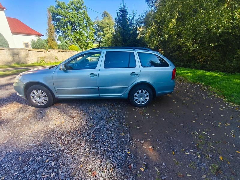 Gebraucht Skoda Octavia 105 PS (77 kW) 2011 Andere farben Kombi