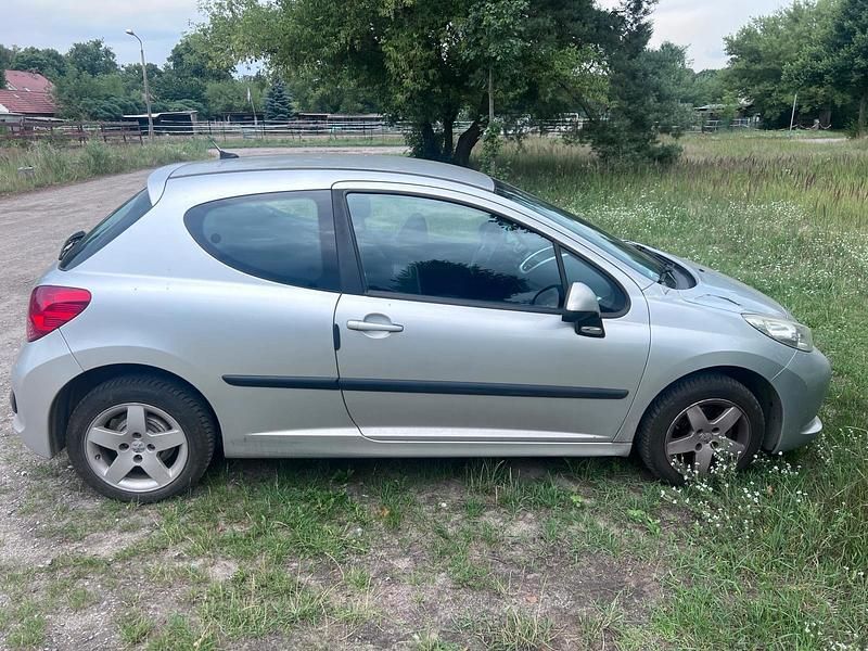 Silber Gebraucht 2008 Peugeot 207 Limousine | 1.150 € (Superpreis) - Bild 1/4