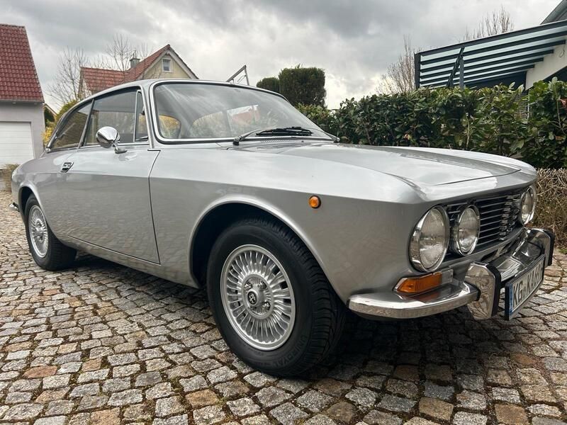 Silber Gebraucht 1972 Alfa Romeo 2000 Coupé | 47.000 € - Bild 1/4