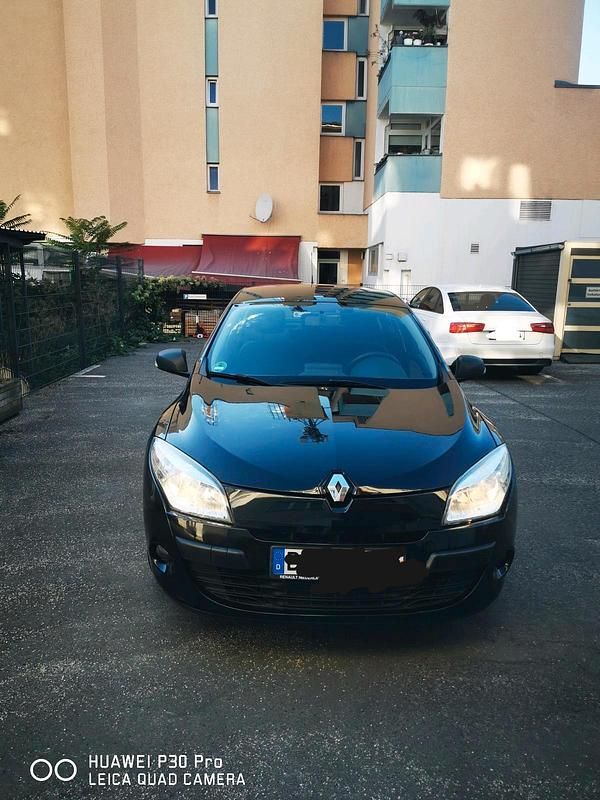 Schwarz Gebraucht 2011 Renault Mégane III Limousine | 2.850 € (Superpreis) - Bild 1/4