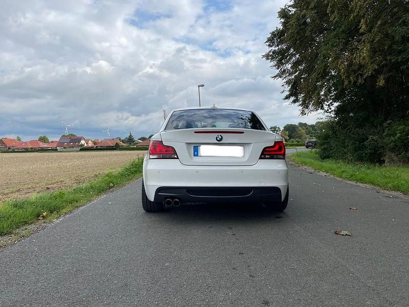 Gebraucht BMW 125 Performance 218 PS (160 kW) 2011 Weiß Kleinwagen