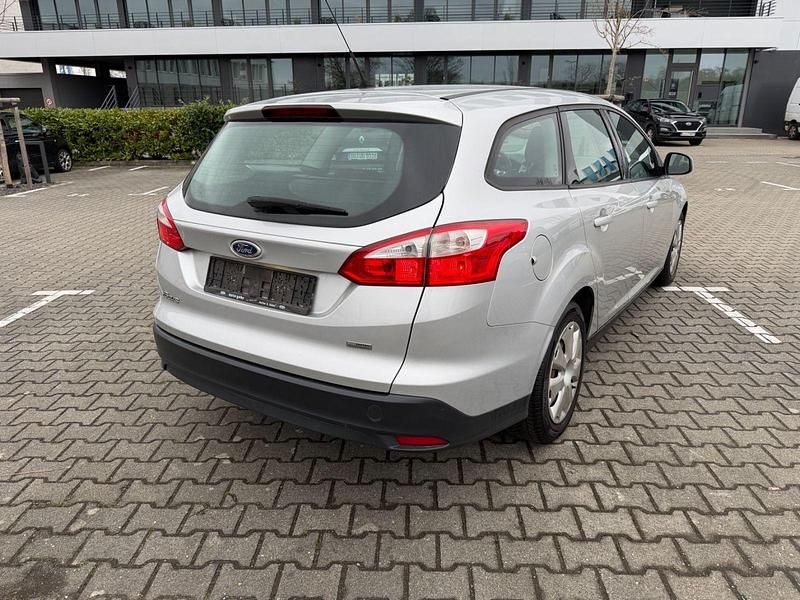 Gebraucht Ford Focus Trend 101 PS (74 kW) 2013 Silber Kombi
