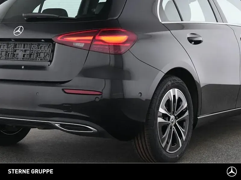 Gebraucht Mercedes A200 Advanced 150 PS (110 kW) 2025 Lack kosmosschwarz Limousine