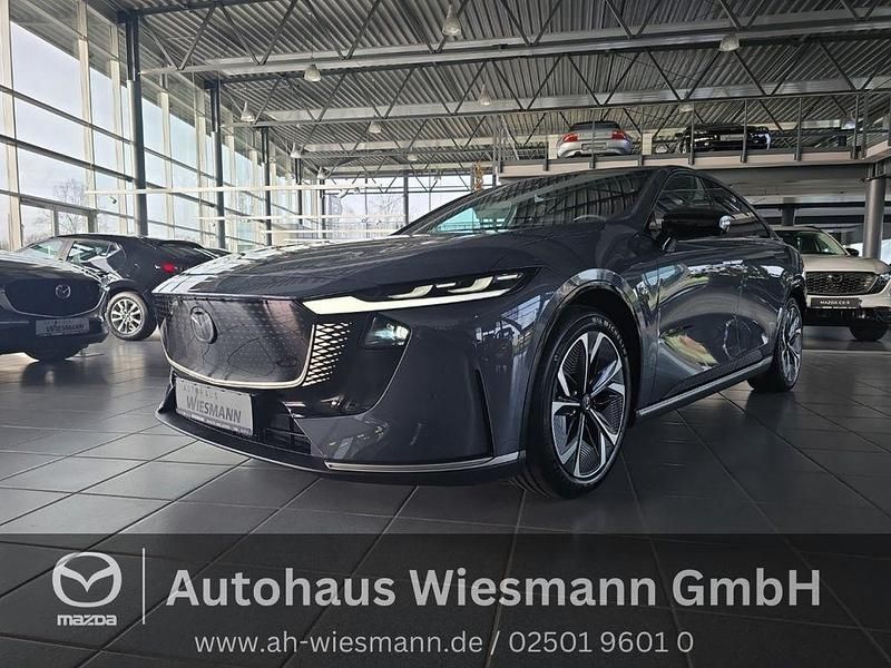 Neu Mazda 6e 60 kW (82 PS) 2026 Grau Limousine