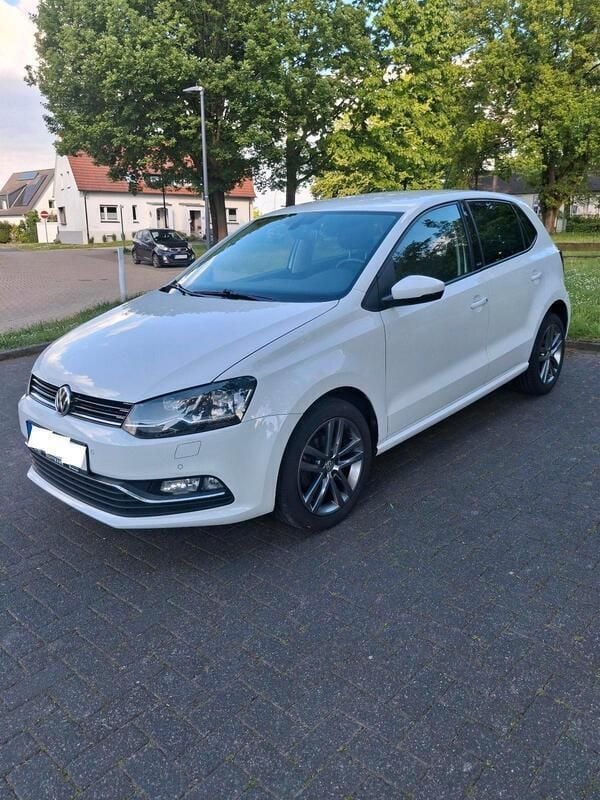 Weiß Gebraucht 2016 VW Polo Allstar Kleinwagen | 8.760 € (Fairer Preis) - Bild 1/4
