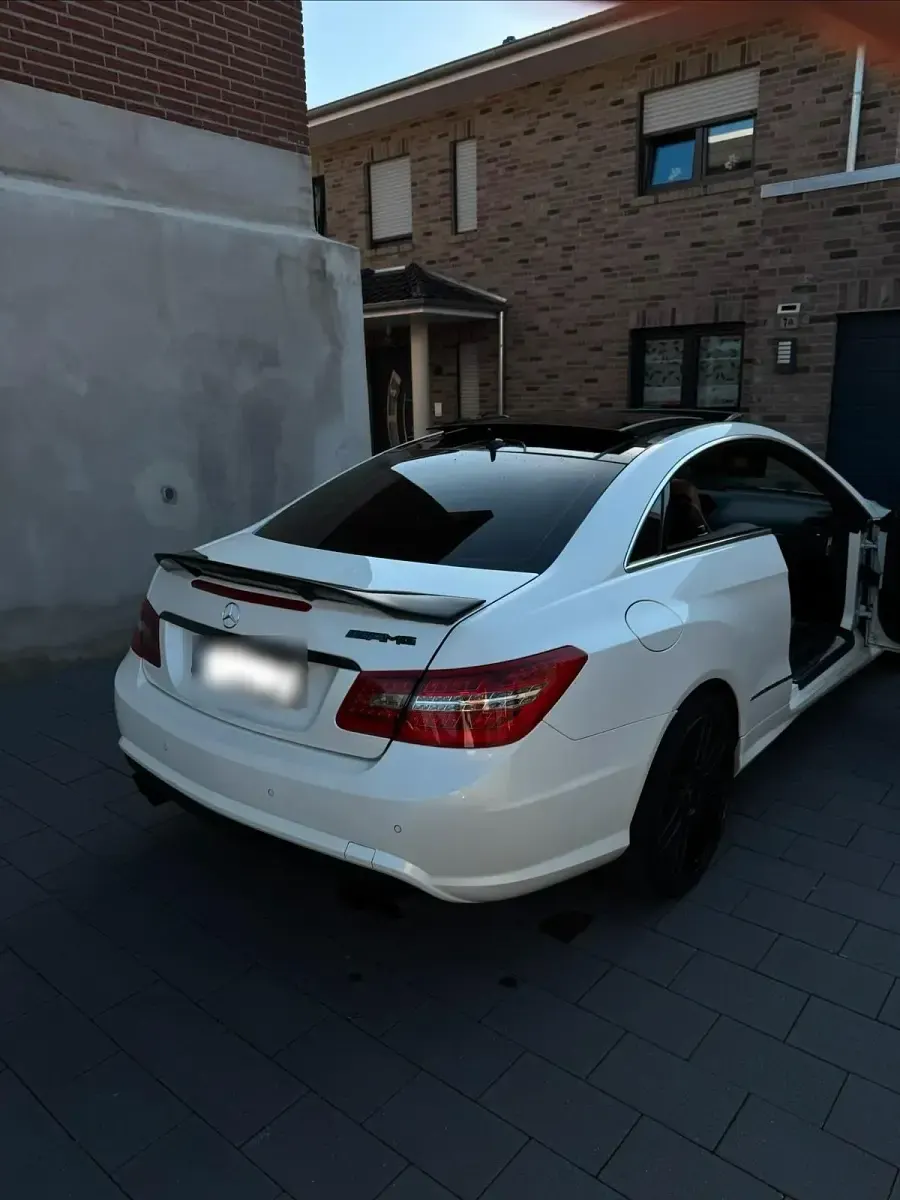 Gebraucht Mercedes E350 AMG 260 PS (191 kW) 2011 Weiß Coupé