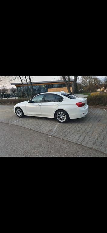 Gebraucht BMW 320 Advantage 190 PS (139 kW) 2017 Weiß Limousine