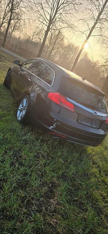 Gebraucht Opel Insignia 160 PS (117 kW) 2009 Schwarz Kombi