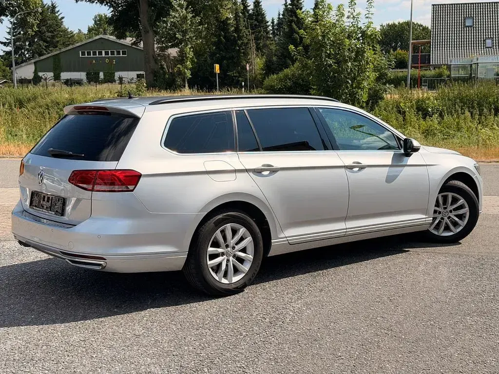 Gebraucht VW Passat 120 PS (88 kW) 2018 Silber Kombi