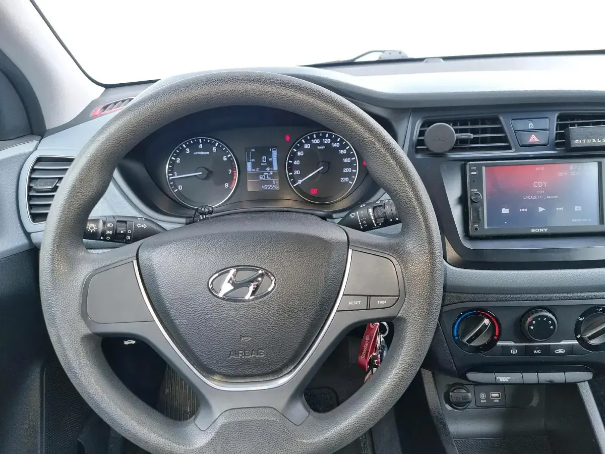 Gebraucht Hyundai i20 80 PS (58 kW) 2018 Schwarz Kleinwagen