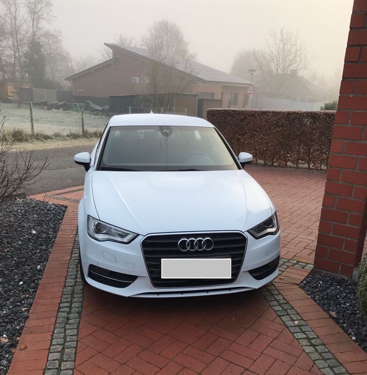 Weiß Gebraucht 2012 Audi A3 Ambition Limousine | 10.500 € (Fairer Preis) - Bild 1/4