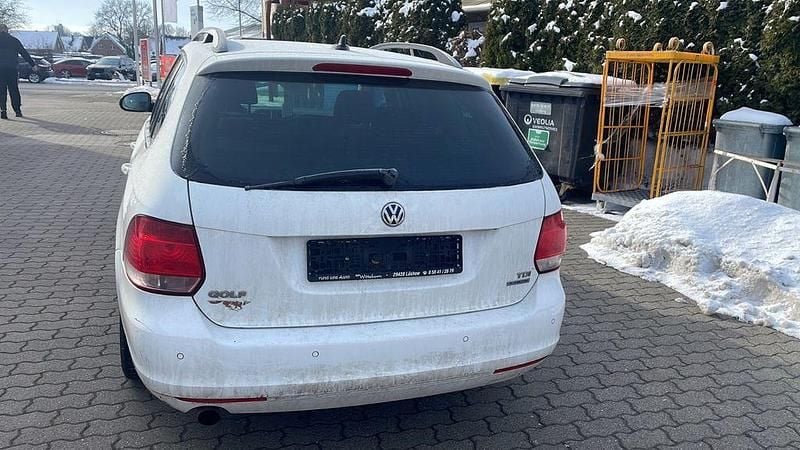 Gebraucht VW Golf VII Match 105 PS (77 kW) 2013 Weiß Kombi