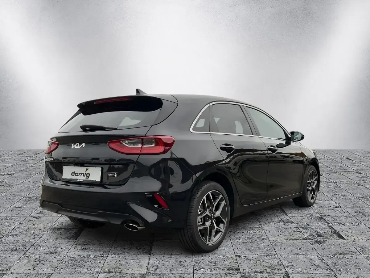 Neu Kia Ceed Platinum 140 PS (102 kW) 2025 Schwarz Kleinwagen