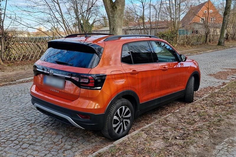 Gebraucht VW T-Cross Active 95 PS (69 kW) 2023 Orange SUV
