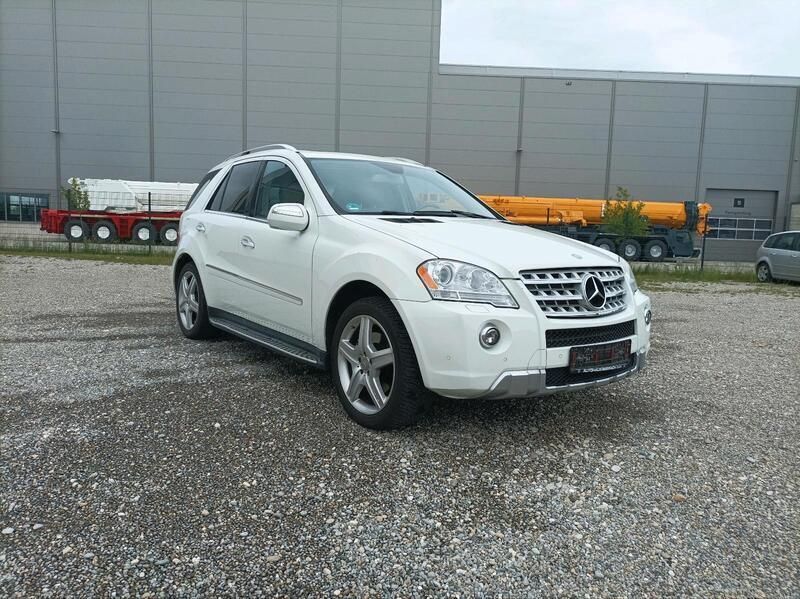 Weiß Gebraucht 2010 Mercedes ML55 AMG AMG SUV | 10.999 € - Bild 1/4