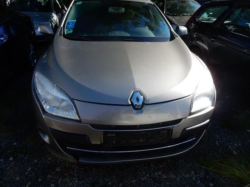 Grau Gebraucht 2011 Renault Mégane III Dynamique Limousine | 2.200 € (Guter Preis) - Bild 1/4