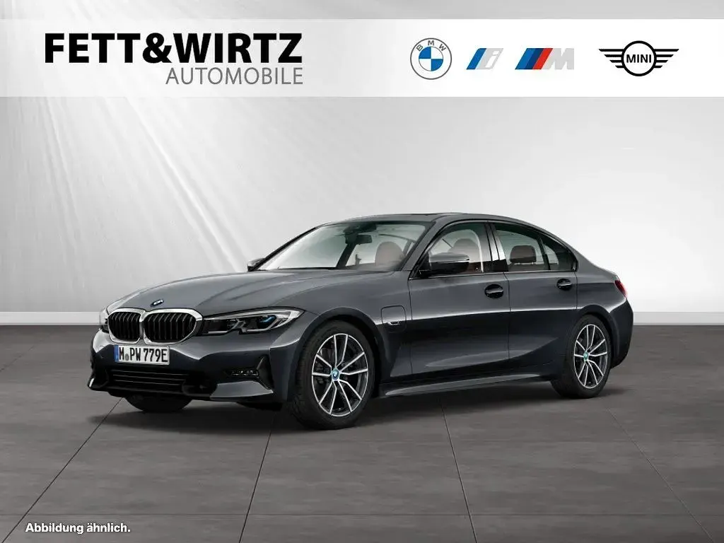 Gebraucht BMW 330e Sport Line 292 PS (214 kW) 2022 Limousine