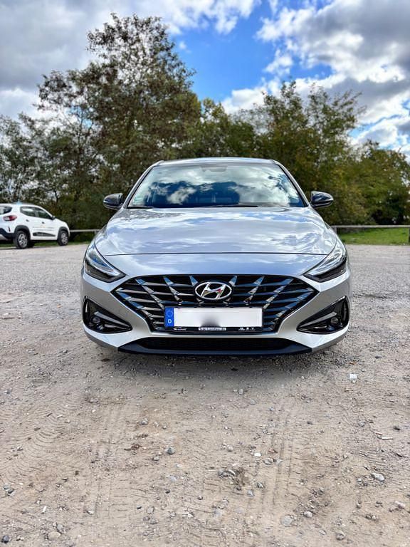 Silber Gebraucht 2021 Hyundai i30 Edition 30+ Limousine | 17.500 € (Fairer Preis) - Bild 1/4