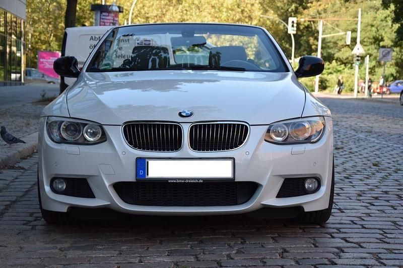 Weiß Gebraucht 2013 BMW 320 Cabriolet M Sport Cabrio | 13.200 € (Fairer Preis) - Bild 1/4