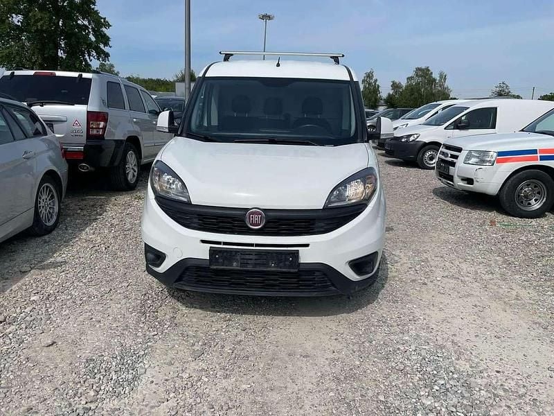 Gebraucht Fiat Doblò 105 PS (77 kW) 2019 Colore esterno (weiß) Van / Kleinbus