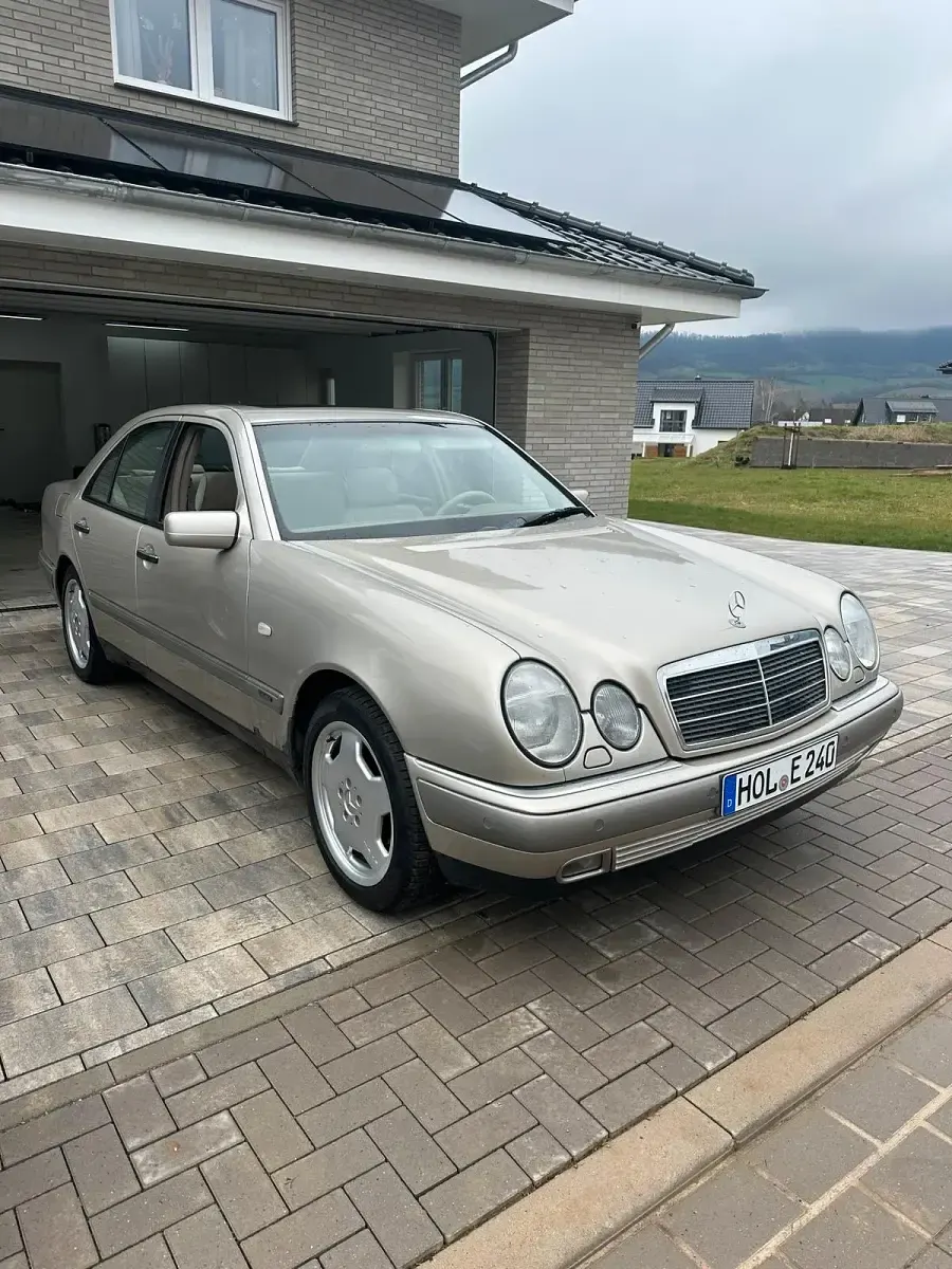 Gebraucht Mercedes E240 170 PS (125 kW) 1998 Beige Limousine