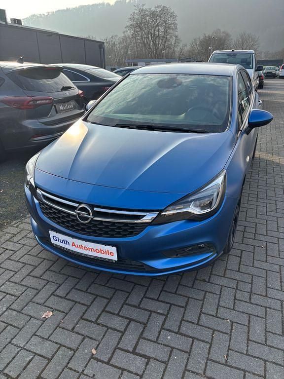 Rot Gebraucht 2017 Opel Astra Dynamic Limousine | 5.900 € (Superpreis) - Bild 1/4