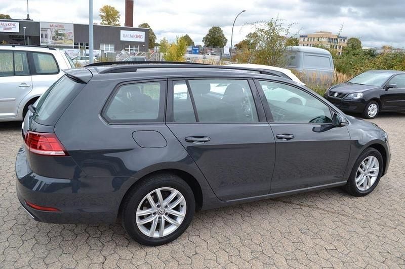 Grau Gebraucht 2017 VW Golf VII Comfortline Kombi | 9.999 € (Guter Preis) - Bild 1/4