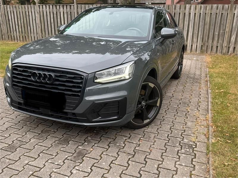 Grau Gebraucht 2017 Audi Q2 Sport SUV | 22.900 € (Teuer) - Bild 1/4