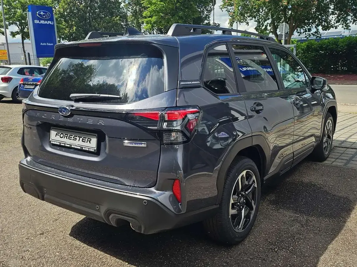 Neu Subaru Forester Exclusive+ 150 PS (110 kW) 2026 Magnetite gray SUV