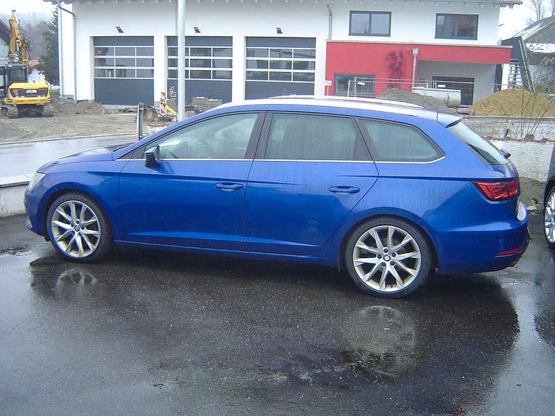 Blau Gebraucht 2017 Seat Leon ST FR Kombi | 14.900 € (Fairer Preis) - Bild 1/4