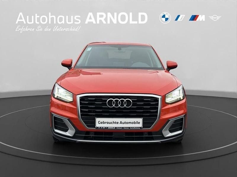 Gebraucht Audi Q2 Ambiente 116 PS (85 kW) 2018 Rot SUV