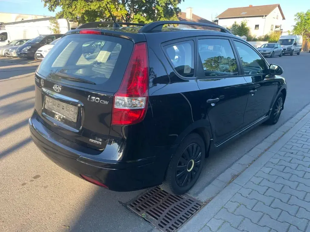Gebraucht Hyundai i30 Edition 90 PS (66 kW) 2012 Phantom black Kombi