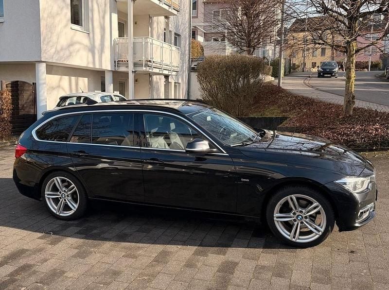 Schwarz Gebraucht 2015 BMW 320 Luxury Line Kombi | 12.750 € (Guter Preis) - Bild 1/4