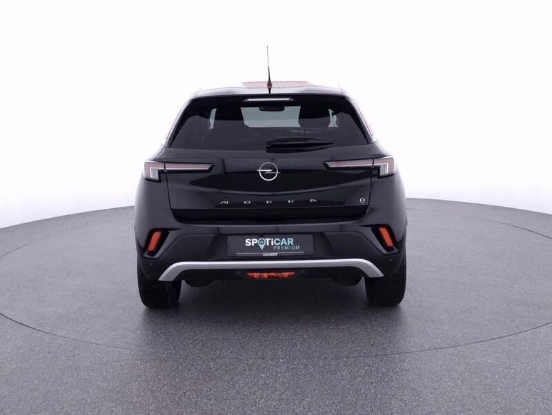 Gebraucht Opel Mokka-e Elegance 100 kW (136 PS) 2022 Diamant schwarz/karbon schwarz SUV