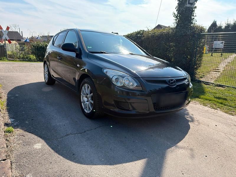 Gebraucht Hyundai i30 109 PS (80 kW) 2009 Schwarz Kleinwagen