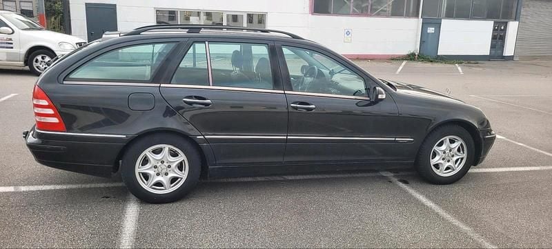 Schwarz Gebraucht 2004 Mercedes C180 Elegance Kombi | 2.300 € (Superpreis) - Bild 1/4