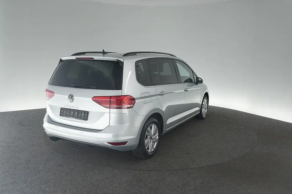 Gebraucht VW Touran Comfortline 150 PS (110 kW) 2023 Reflexsilber metallic Van / Kleinbus