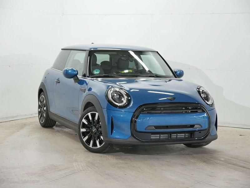 Gebraucht Mini ONE Classic 102 PS (75 kW) 2022 Island blue metallic Kleinwagen