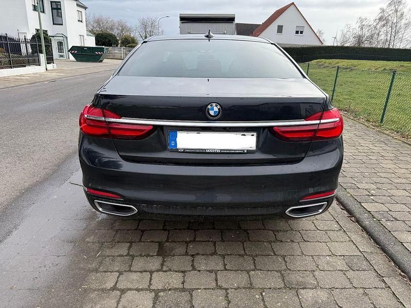 Gebraucht BMW 740 320 PS (235 kW) 2016 Schwarz Limousine