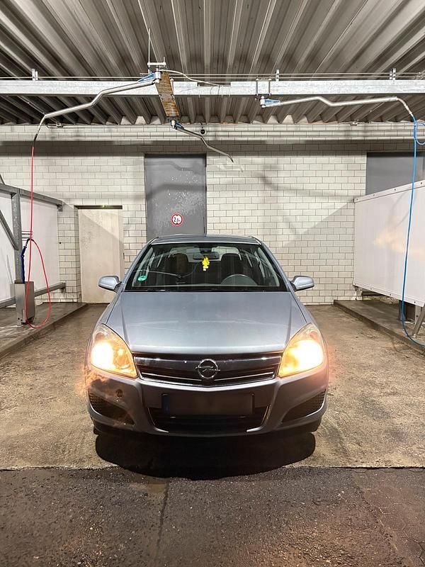 Gebraucht Opel Astra 115 PS (84 kW) 2007 Silber Kleinwagen