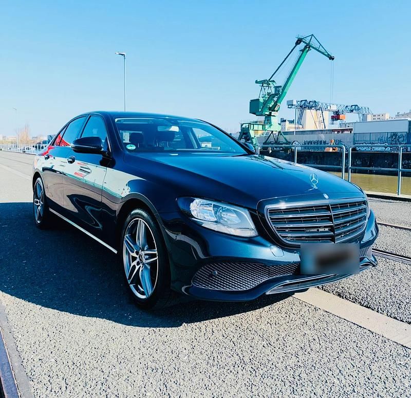 Gebraucht Mercedes E220 194 PS (142 kW) 2016 Grün Limousine