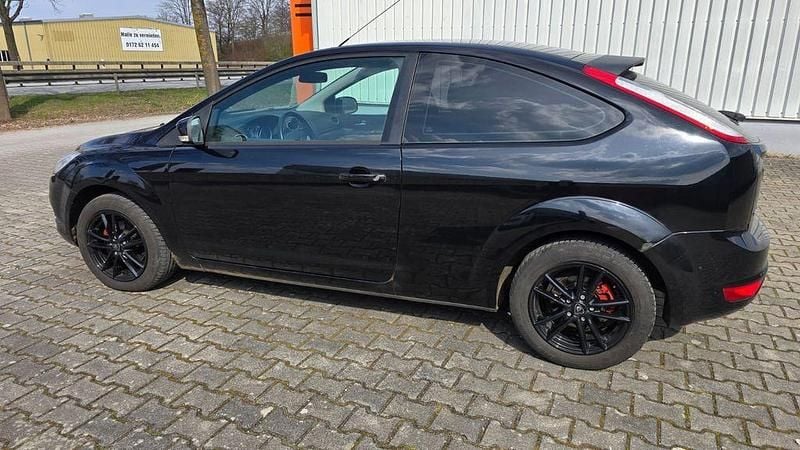 Gebraucht Ford Focus 101 PS (74 kW) 2010 Schwarz Limousine
