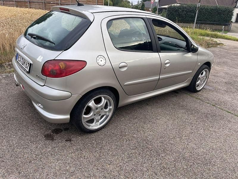 Grau Gebraucht 2007 Peugeot 206 Limousine | 1.500 € (Fairer Preis) - Bild 1/4