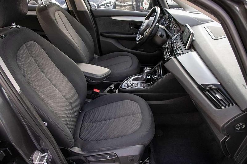 Gebraucht BMW 220 Active Tourer Advantage 192 PS (141 kW) 2018 Mineralgrau metallic Van / Kleinbus