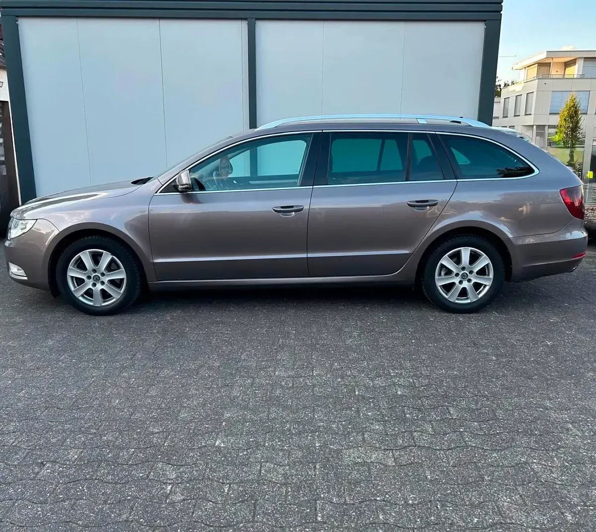 Gebraucht Skoda Superb 150 PS (110 kW) 2011 Gold Kombi