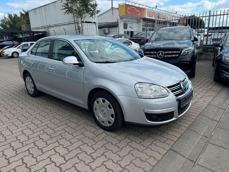 Silber Gebraucht 2006 VW Jetta Comfortline Limousine | 6.999 € (Etwas zu teuer) - Bild 1/4